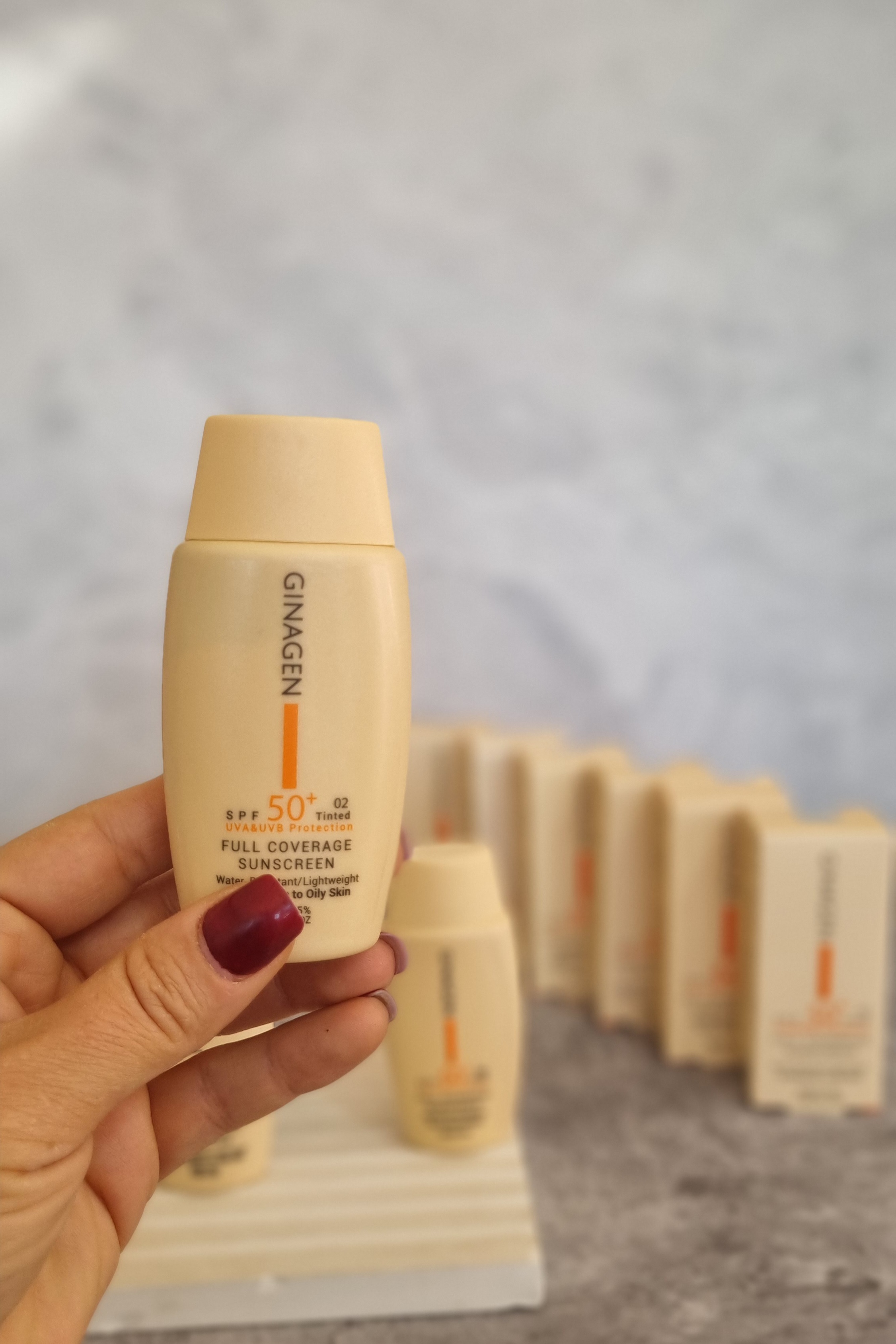 ضدآفتاب رنگیspf50ژیناژن پوست چرب و مختلط