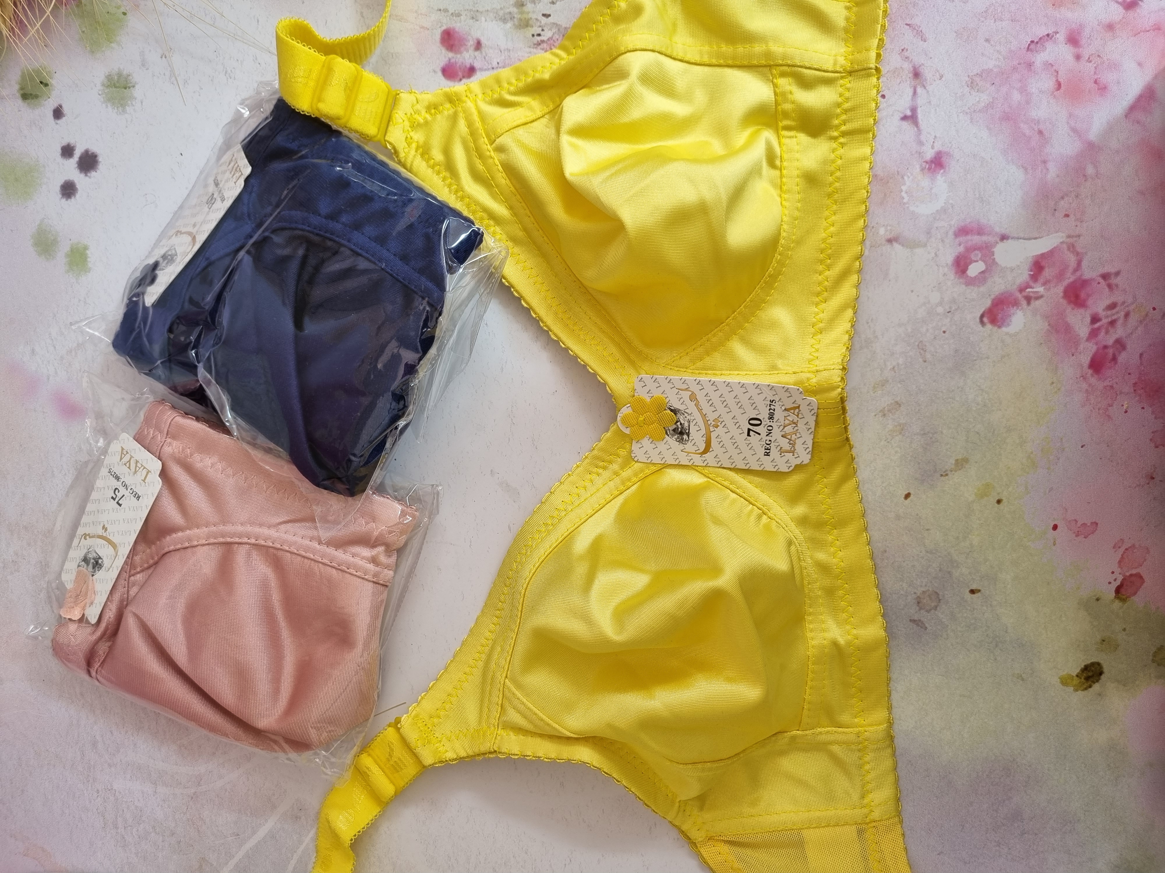 سوتین زنانه پرلون لعیا بدون فنر مدل ساده کد ۸۰۲۷۵