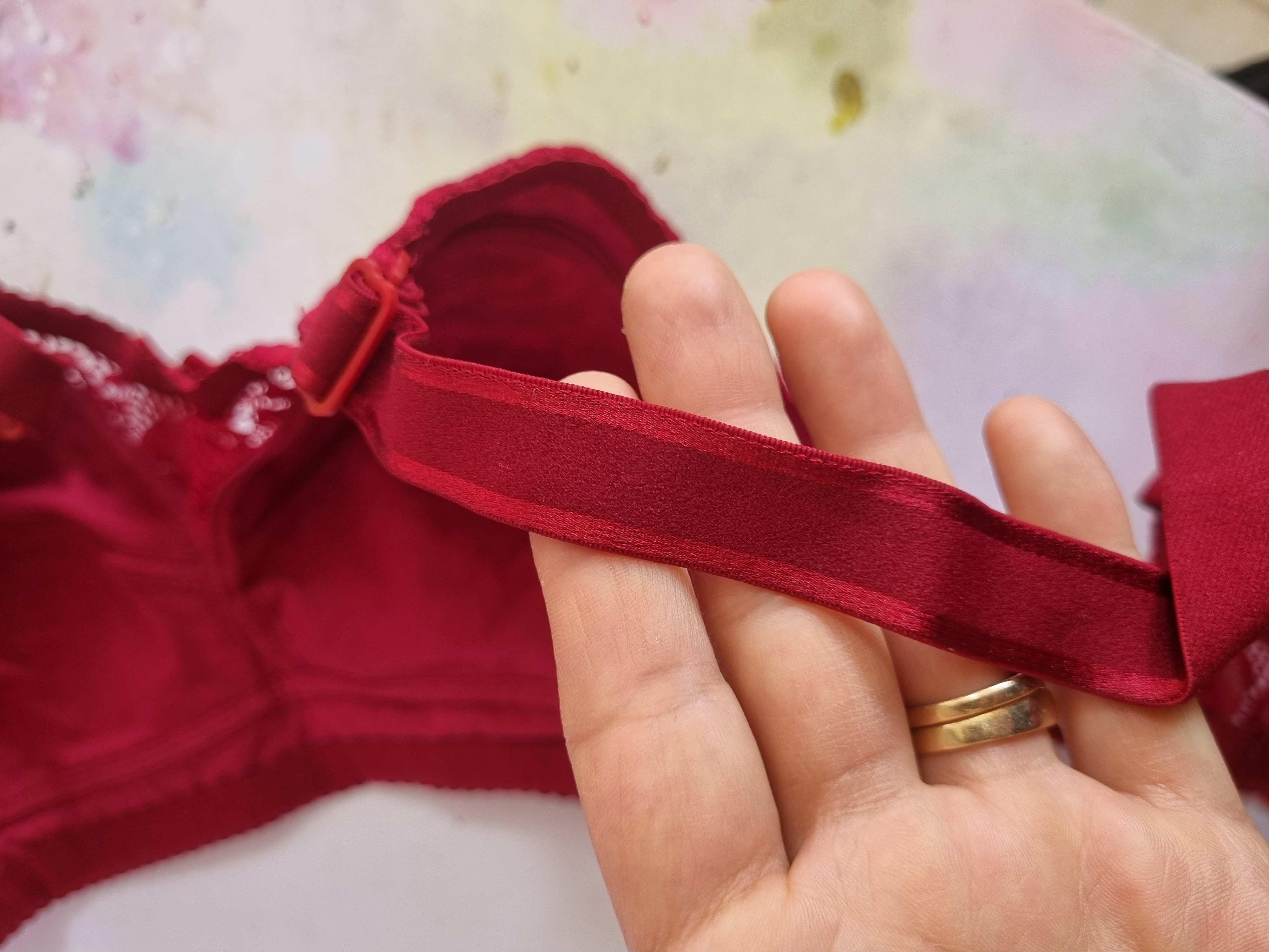 سوتین زنانه بدون فنر گیپوردار سوین مدل کتی