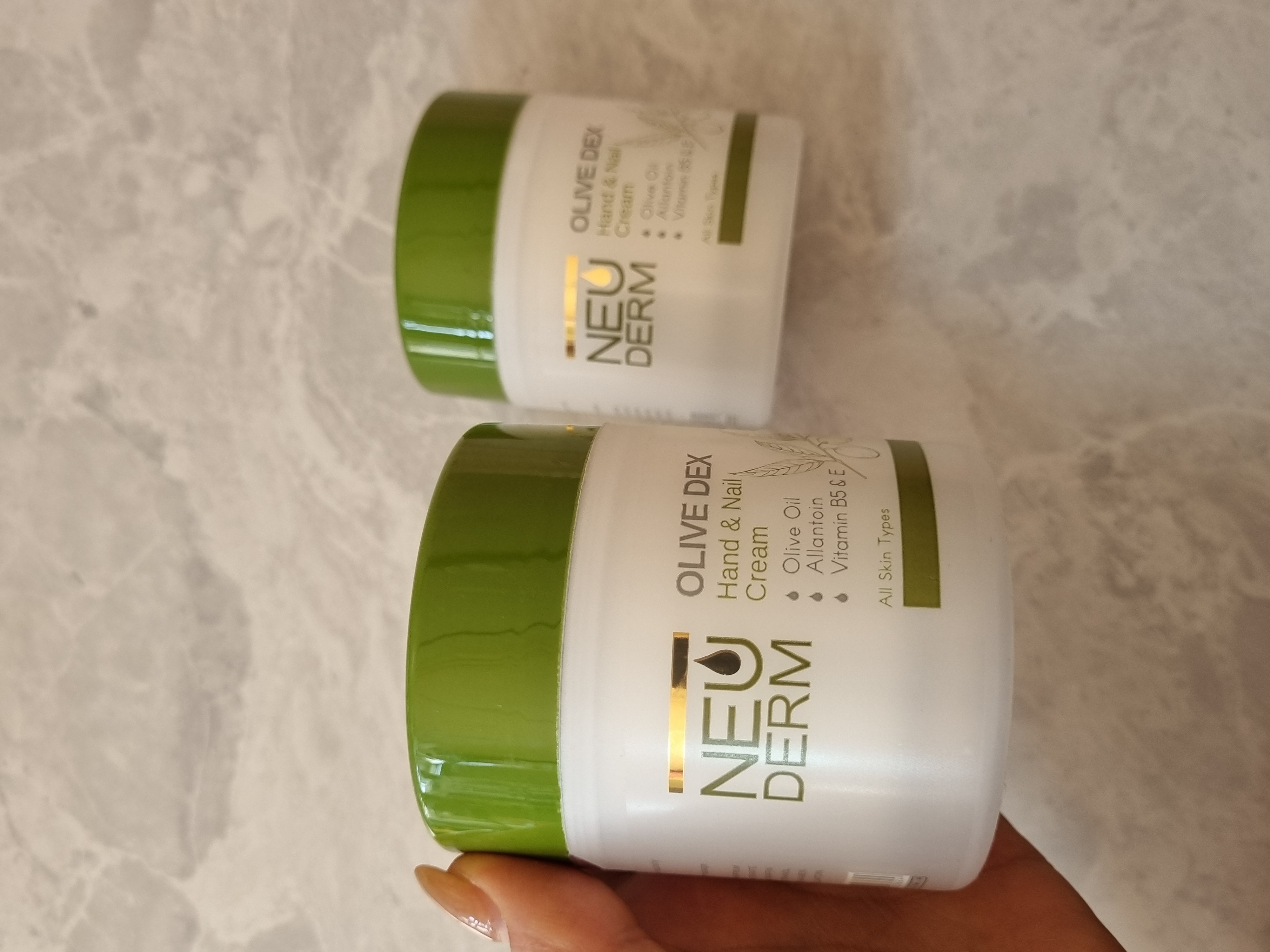 کرم دست و ناخن نئودرم رایحه زیتون مناسب پوست خشک و آسیب‌دیده | Neuderm Olive Hand & Nail Cream