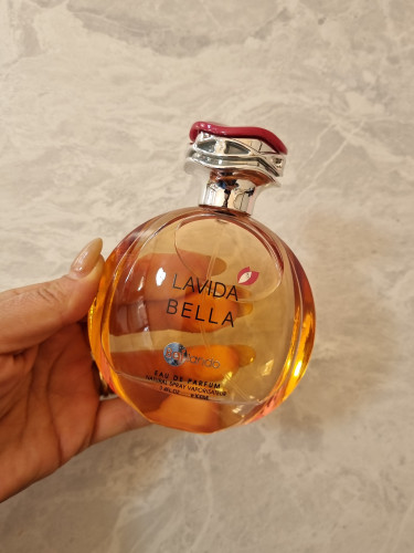 ادکلن ۱۰۰ میل زنانه La Vida Bella – رایحه شیک و ماندگار